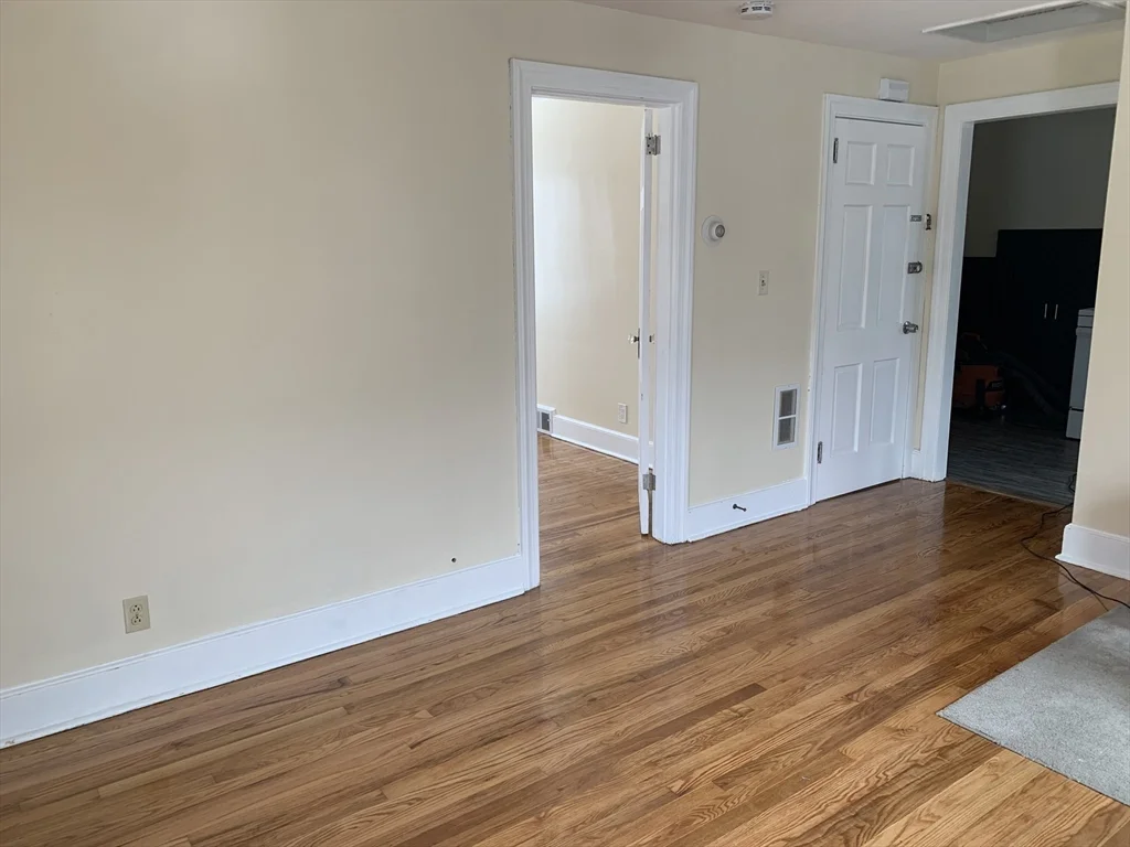 1 bed, 1 bath apartment for rent at 108 Elmwood Unit 2, Swansea — photo 7 of 15