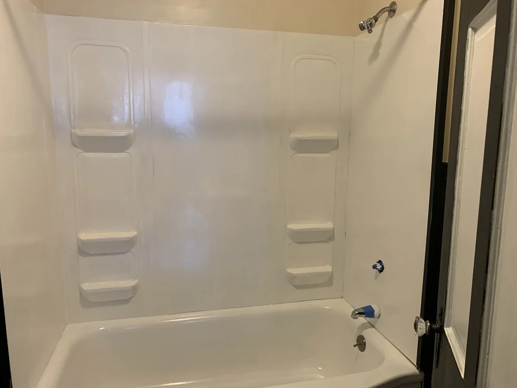 1 bed, 1 bath apartment for rent at 108 Elmwood Unit 2, Swansea — photo 11 of 15