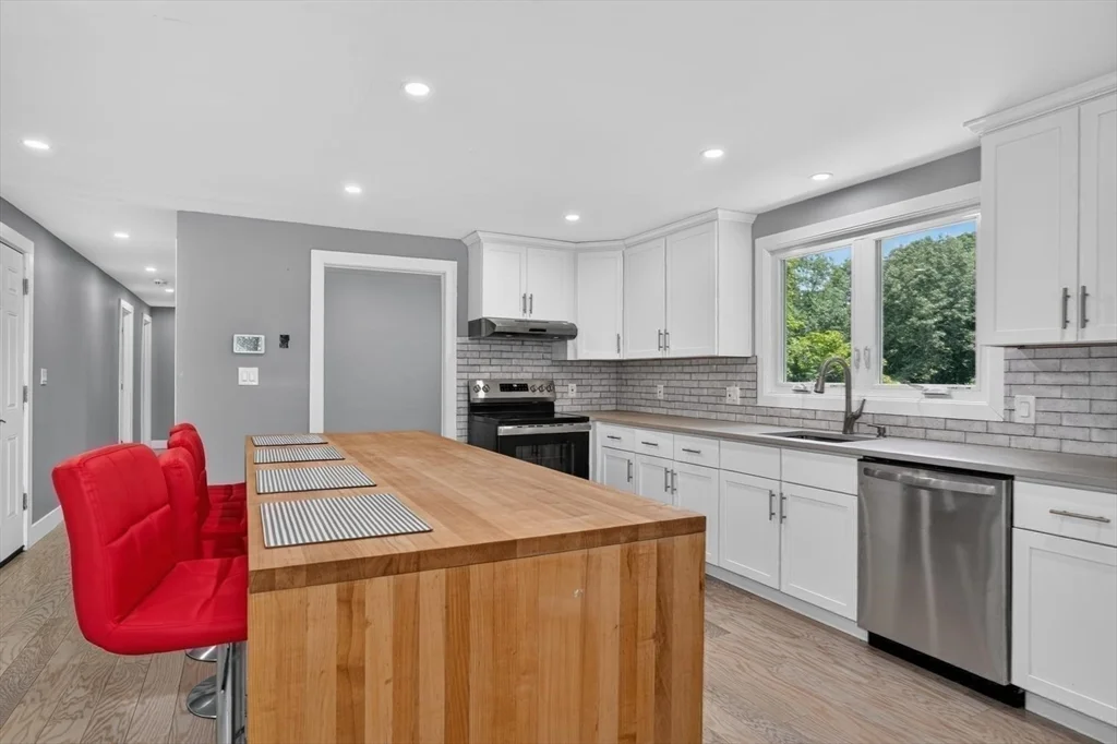 3 bed, 1 bath apartment for rent at 108 Fay Rd Unit A, Framingham — photo 5 of 14