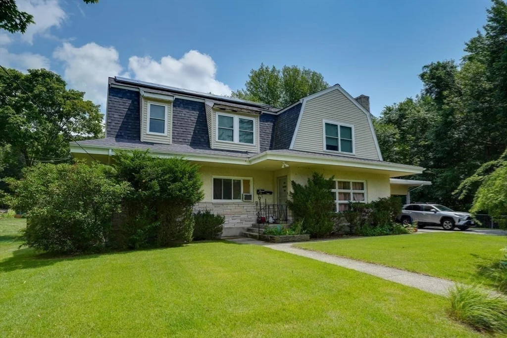 3 bed, 1 bath apartment for rent at 108 Fay Rd Unit A, Framingham