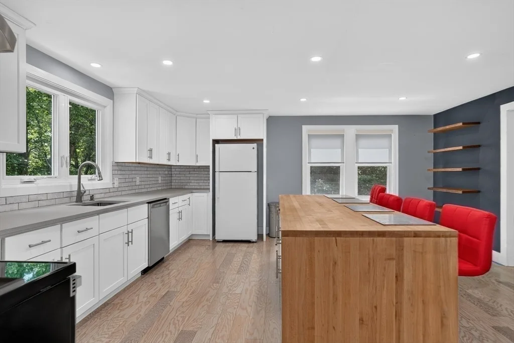 3 bed, 1 bath apartment for rent at 108 Fay Rd Unit A, Framingham — photo 4 of 14