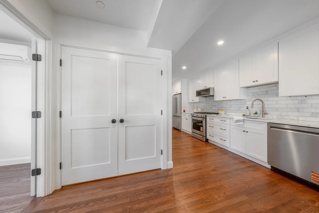 1 bed, 1 bath apartment for rent at 108 Florence St Unit 1, Roslindale — photo 2 of 10