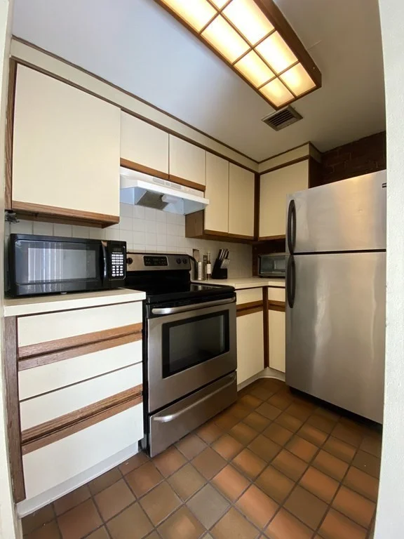 2 bed, 1 bath apartment for rent at 108 Gainsborough St Unit 6W, Fenway — photo 2 of 6
