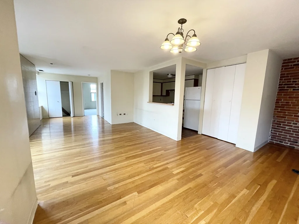 2 bed, 1 bath apartment for rent at 108 Gainsborough Unit 404W, Fenway — photo 6 of 14