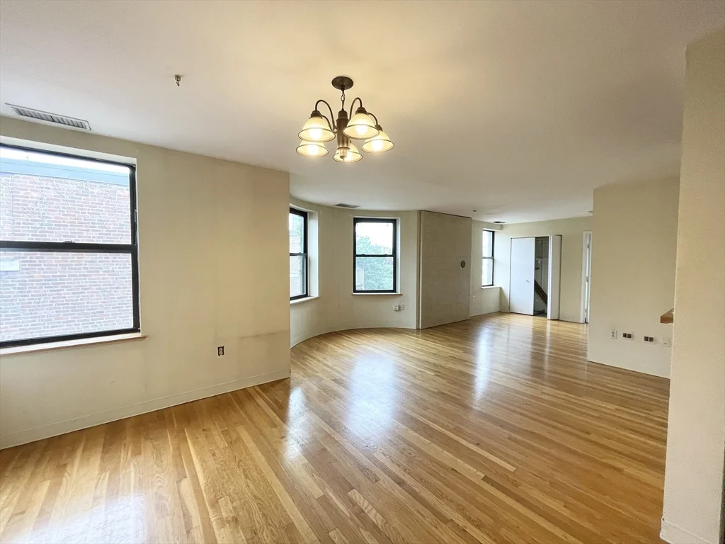 2 bed, 1 bath apartment for rent at 108 Gainsborough Unit 404W, Fenway — photo 4 of 14