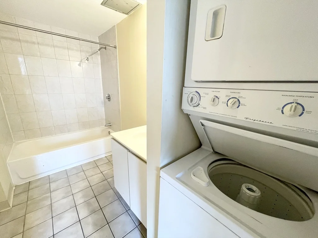 2 bed, 1 bath apartment for rent at 108 Gainsborough Unit 404W, Fenway — photo 12 of 14