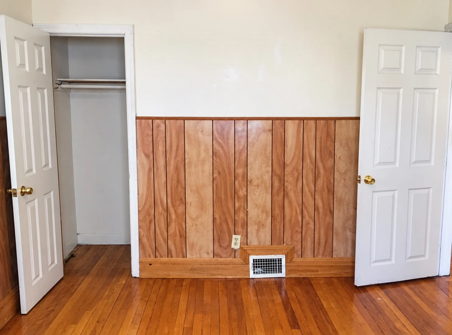 3 bed, 1 bath apartment for rent at 108 Garfield Ave Unit 1, Hyde Park — photo 5 of 12