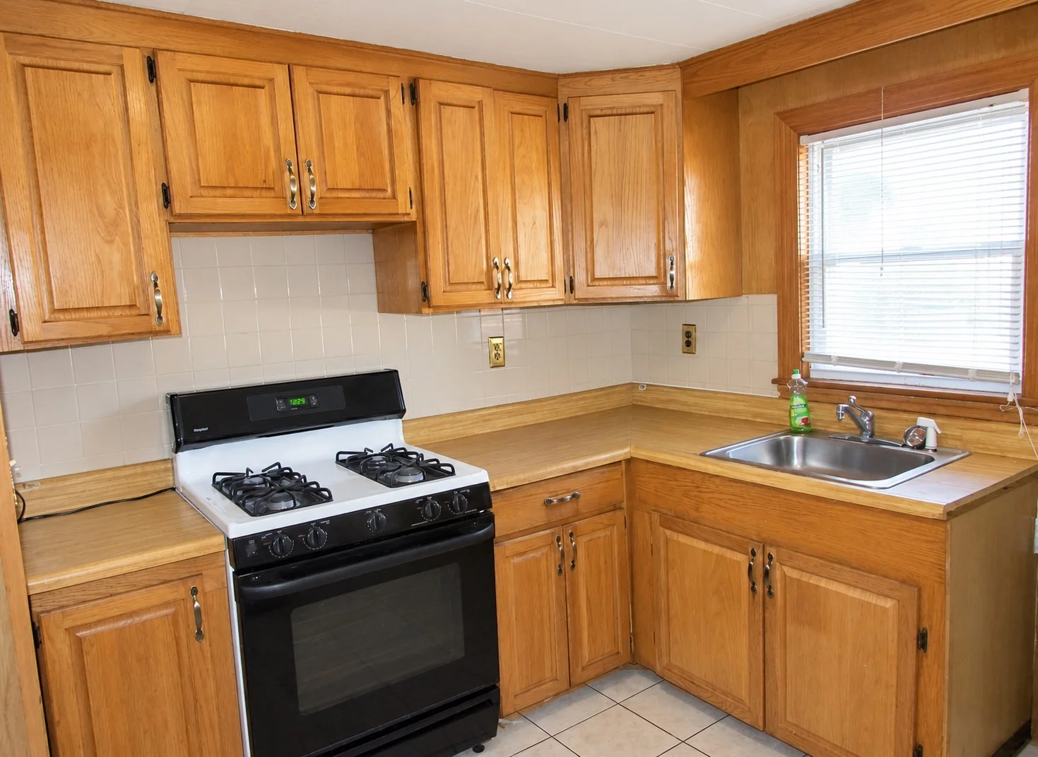 3 bed, 1 bath apartment for rent at 108 Garfield Ave Unit 1, Hyde Park — photo 2 of 12