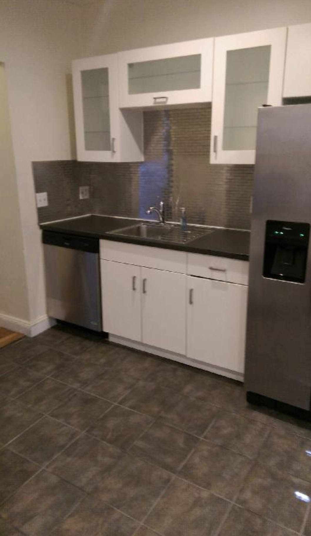 3 bed, 1.5 bath apartment for rent at 108 Hyde Park Ave Unit 1, Jamaica Plain — photo 6 of 7