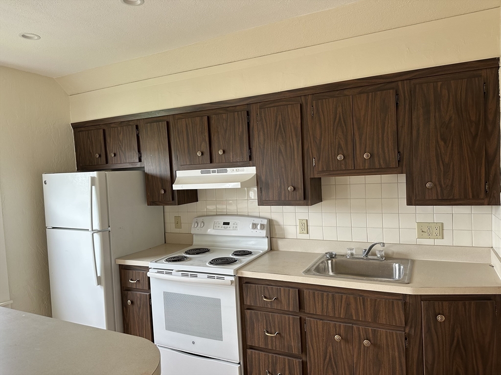 2 bed, 1 bath apartment for rent at 108 Lewis St Unit 5, Lynn — photo 3 of 17