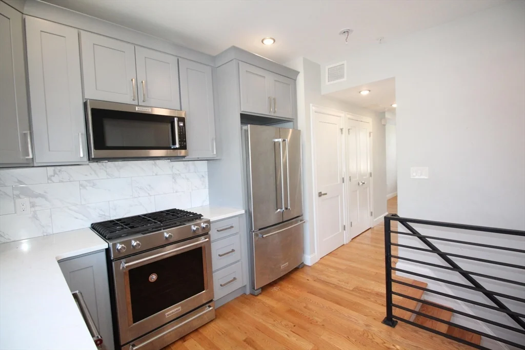 2 bed, 1 bath apartment for rent at 108 Main St Unit 108, Everett — photo 2 of 12