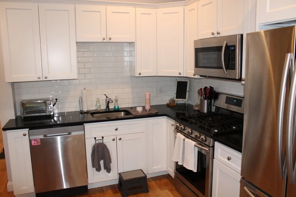 4 bed, 2 bath apartment for rent at 108 Marine Rd Unit 3, South Boston