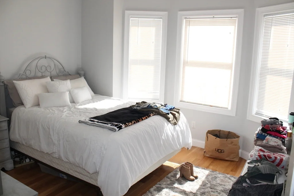 4 bed, 2 bath apartment for rent at 108 Marine Rd Unit 3, South Boston — photo 2 of 8