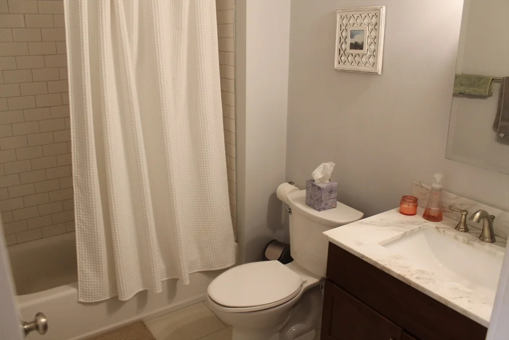 4 bed, 2 bath apartment for rent at 108 Marine Rd Unit 3, South Boston — photo 5 of 8