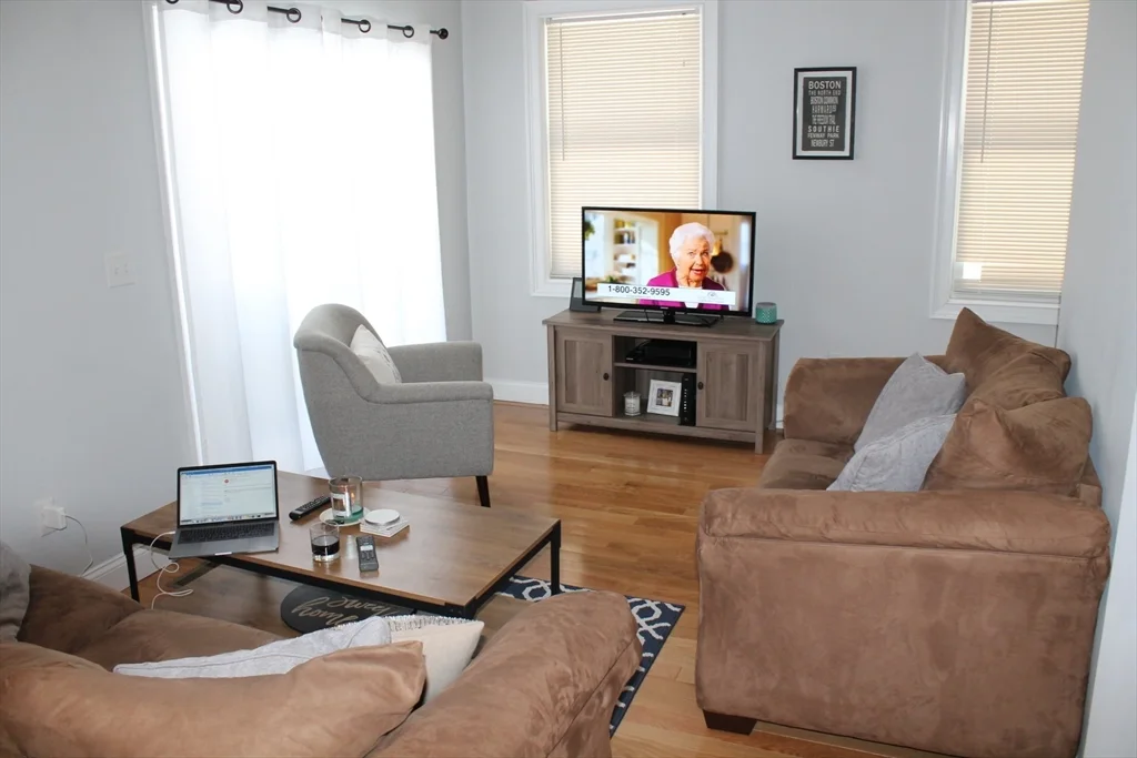 4 bed, 2 bath apartment for rent at 108 Marine Rd Unit 3, South Boston — photo 7 of 8