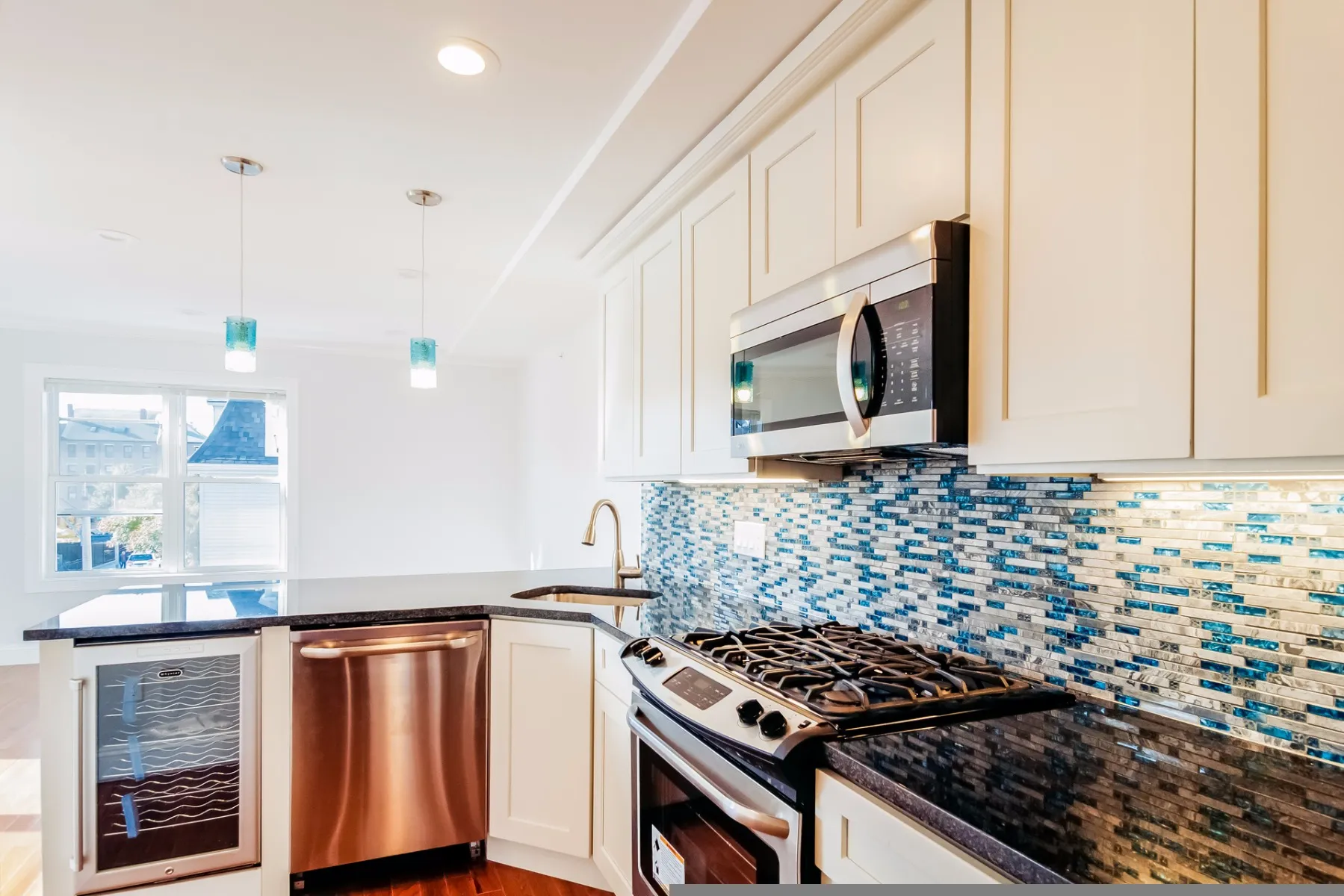 2 bed, 1 bath apartment for rent at 108 Maverick St Unit 3, East Boston