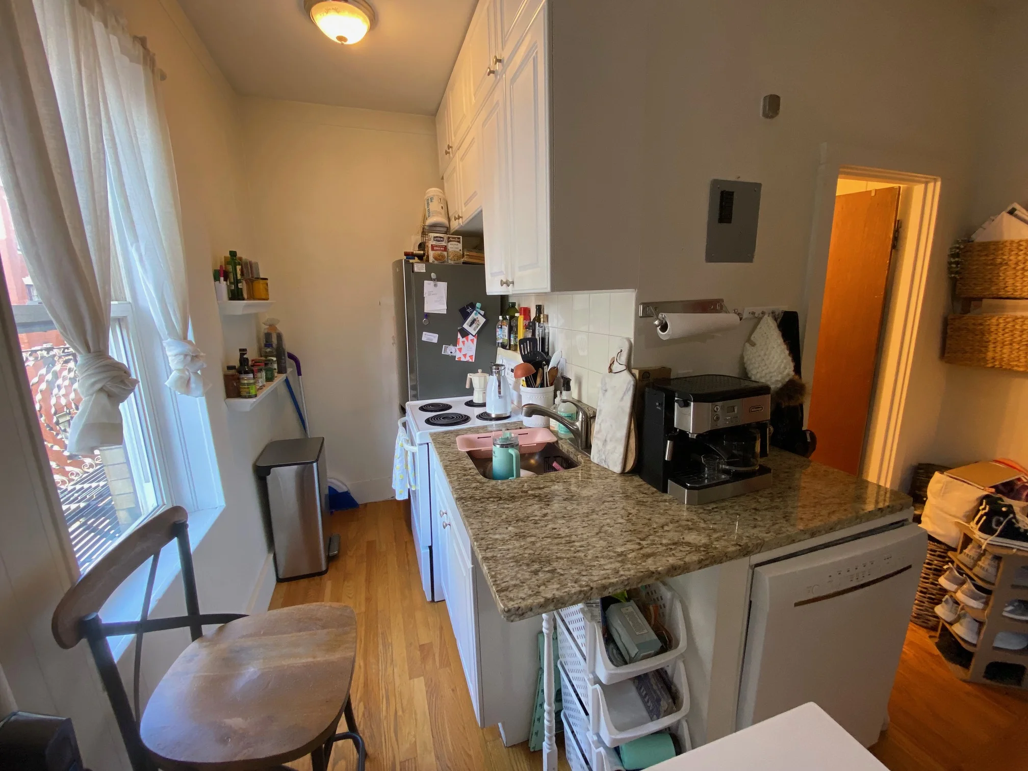 Studio bed, 1 bath apartment for rent at 108 Myrtle St Unit 10, Beacon Hill — photo 5 of 8