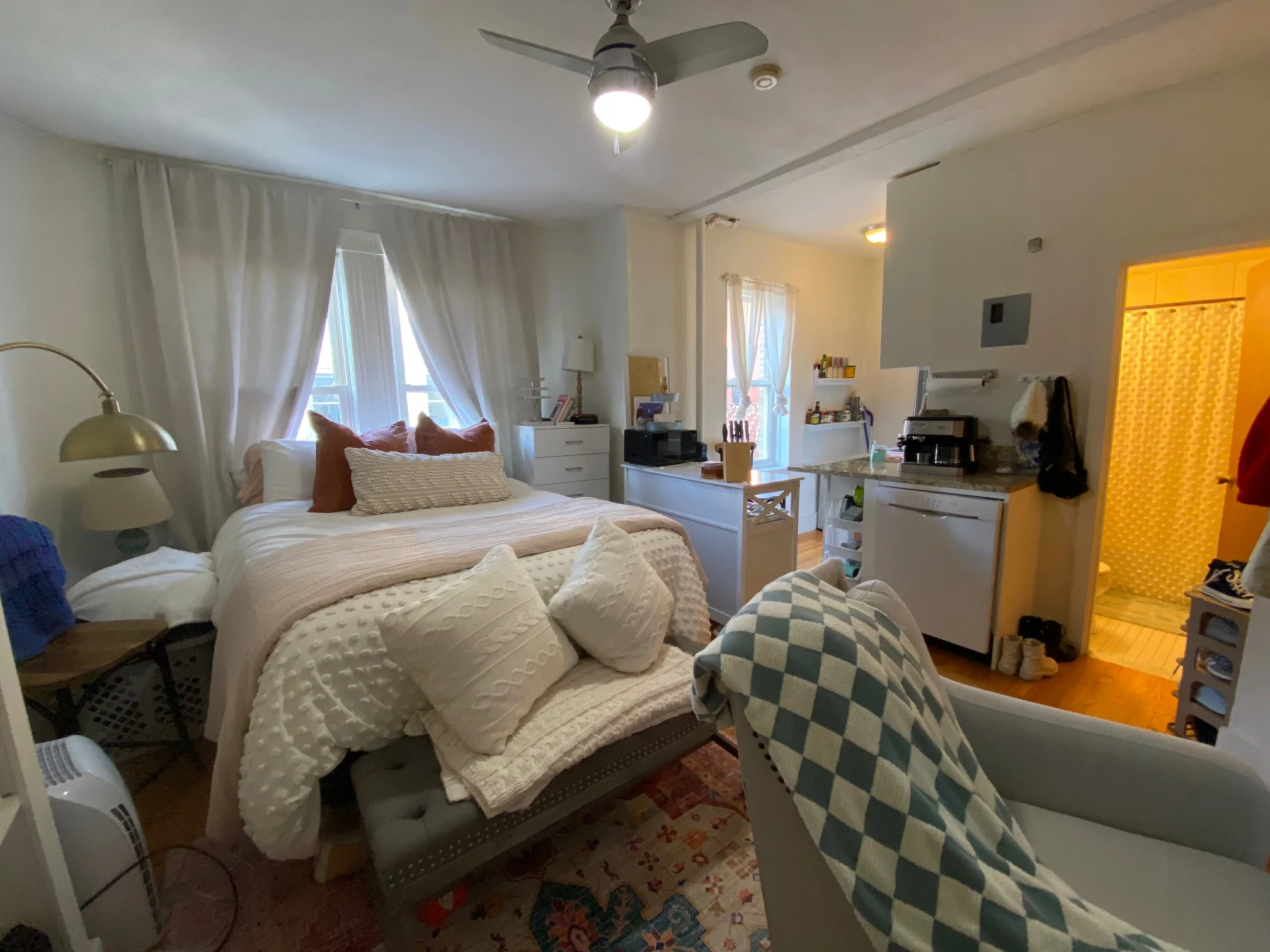 Studio bed, 1 bath apartment for rent at 108 Myrtle St Unit 10, Beacon Hill — photo 1 of 8