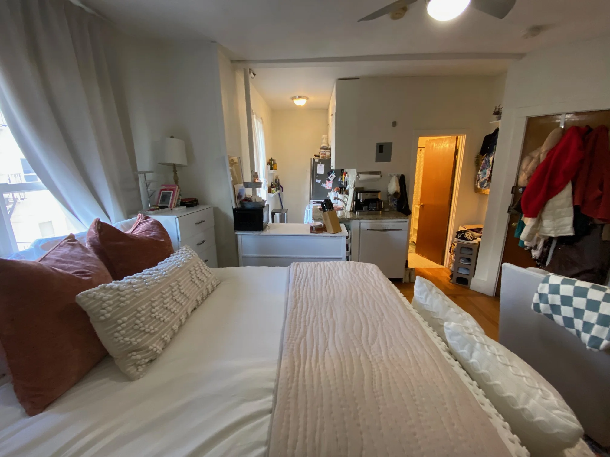 Studio bed, 1 bath apartment for rent at 108 Myrtle St Unit 10, Beacon Hill — photo 3 of 8