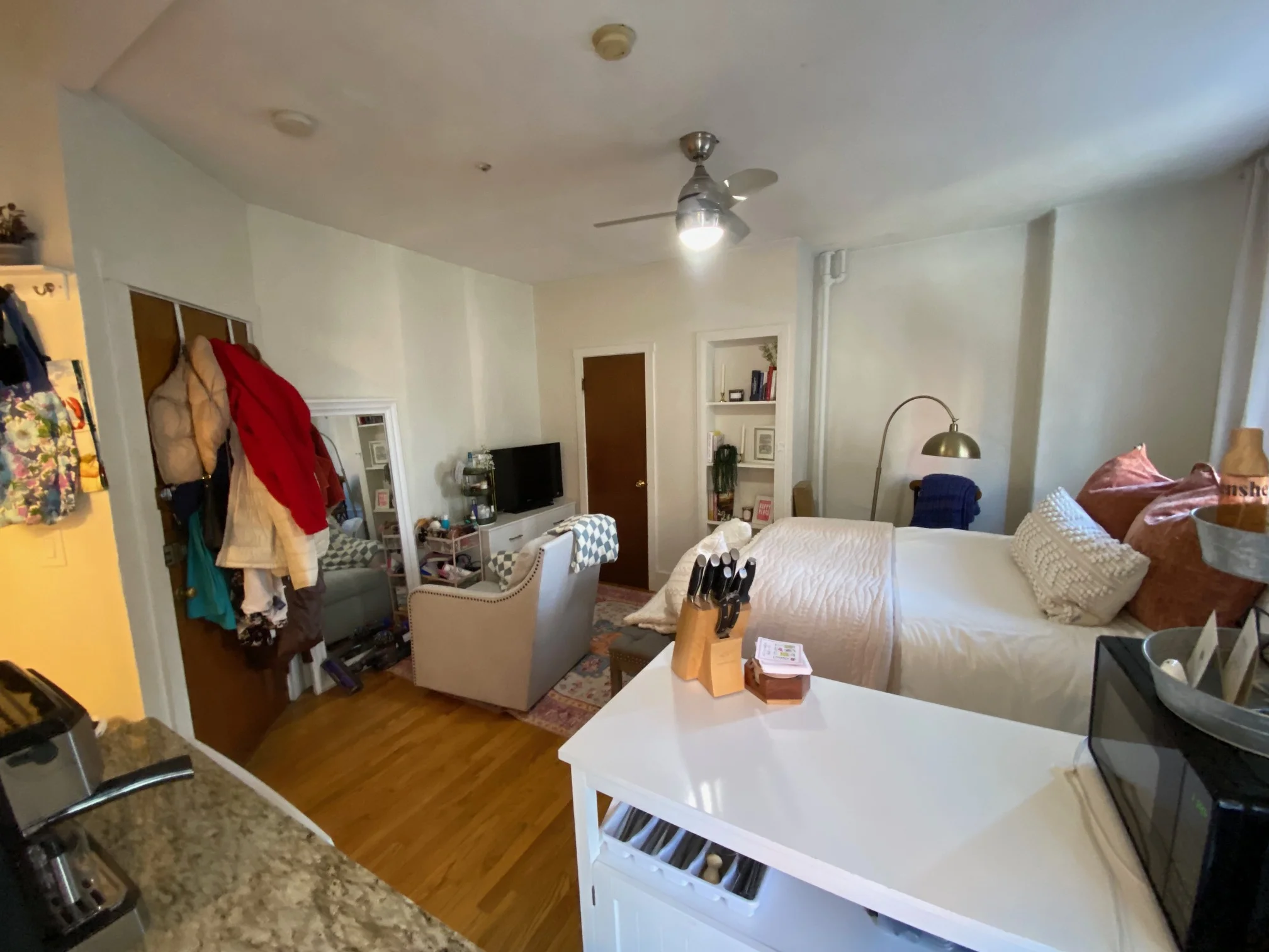 Studio bed, 1 bath apartment for rent at 108 Myrtle St Unit 10, Beacon Hill — photo 4 of 8