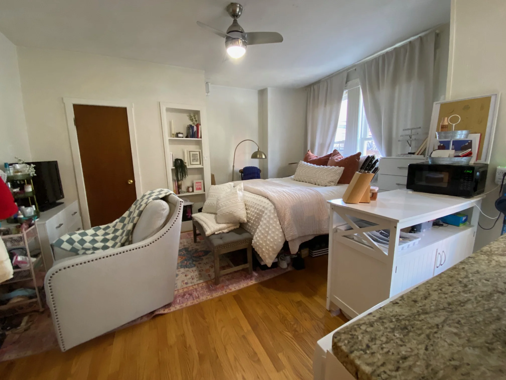 Studio bed, 1 bath apartment for rent at 108 Myrtle St Unit 10, Beacon Hill — photo 2 of 8