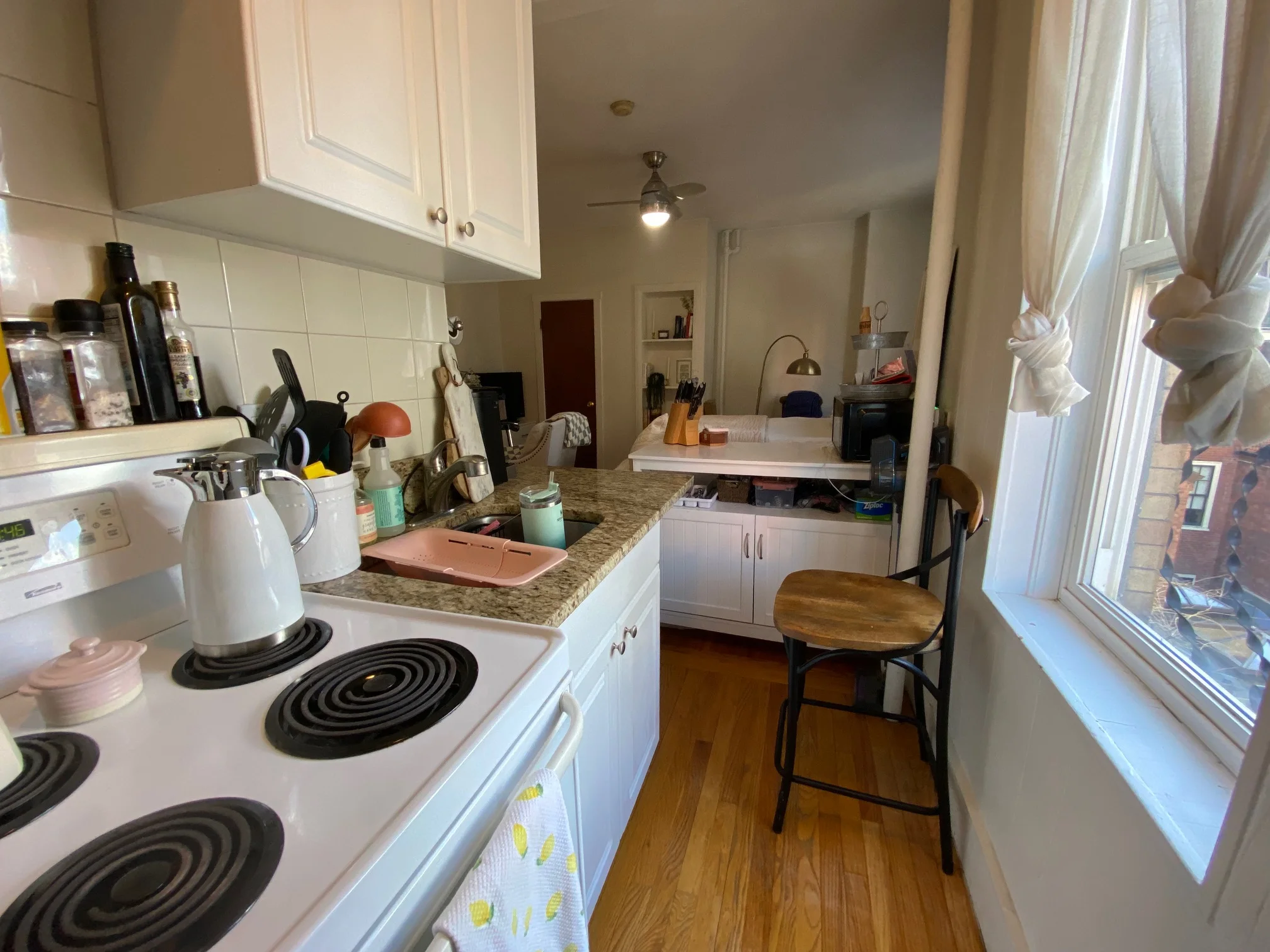Studio bed, 1 bath apartment for rent at 108 Myrtle St Unit 10, Beacon Hill — photo 6 of 8