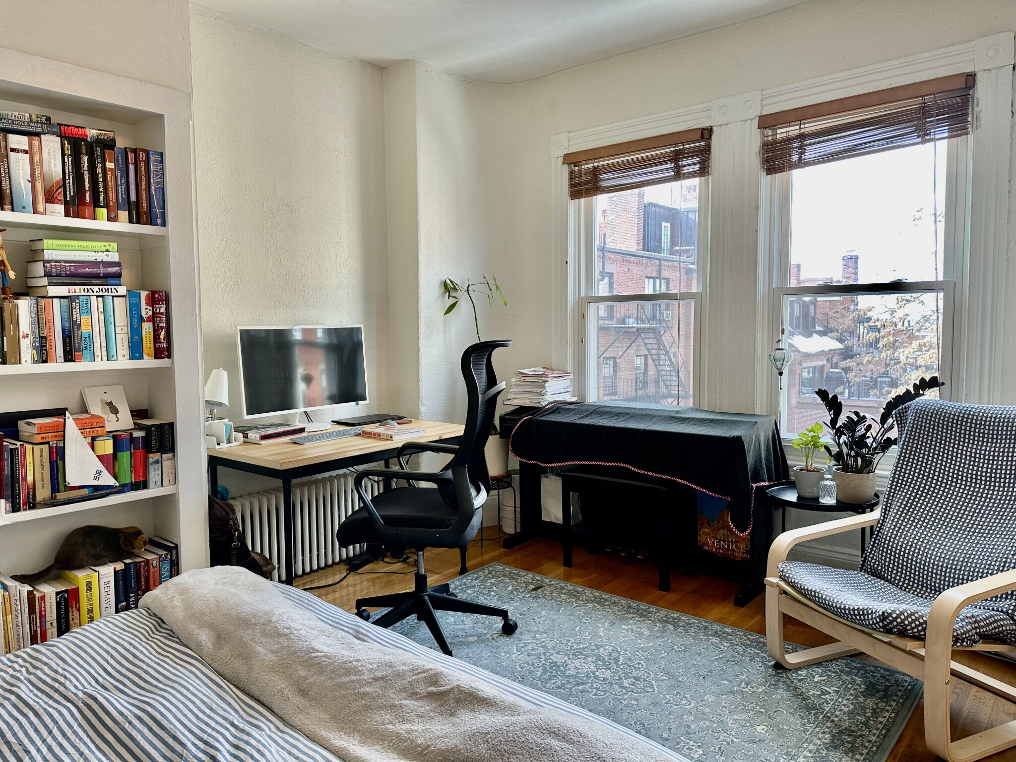 Studio bed, 1 bath apartment for rent at 108 Myrtle St Unit 10F, Beacon Hill — photo 2 of 9