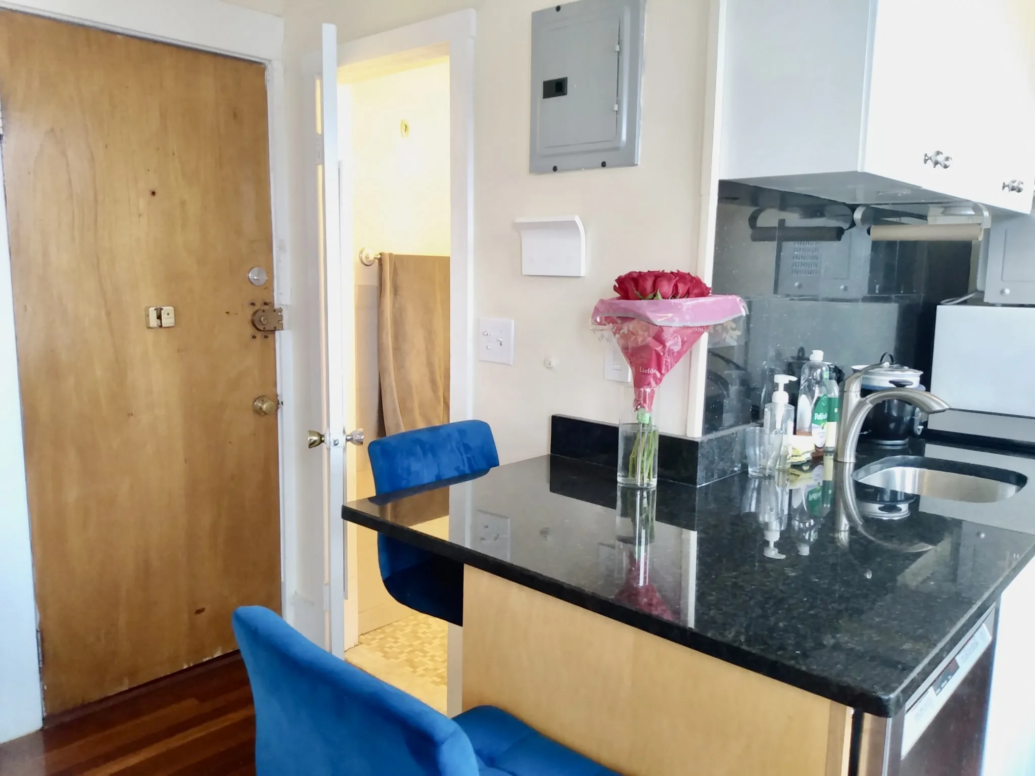 Studio bed, 1 bath apartment for rent at 108 Myrtle St Unit 15, Beacon Hill — photo 8 of 16