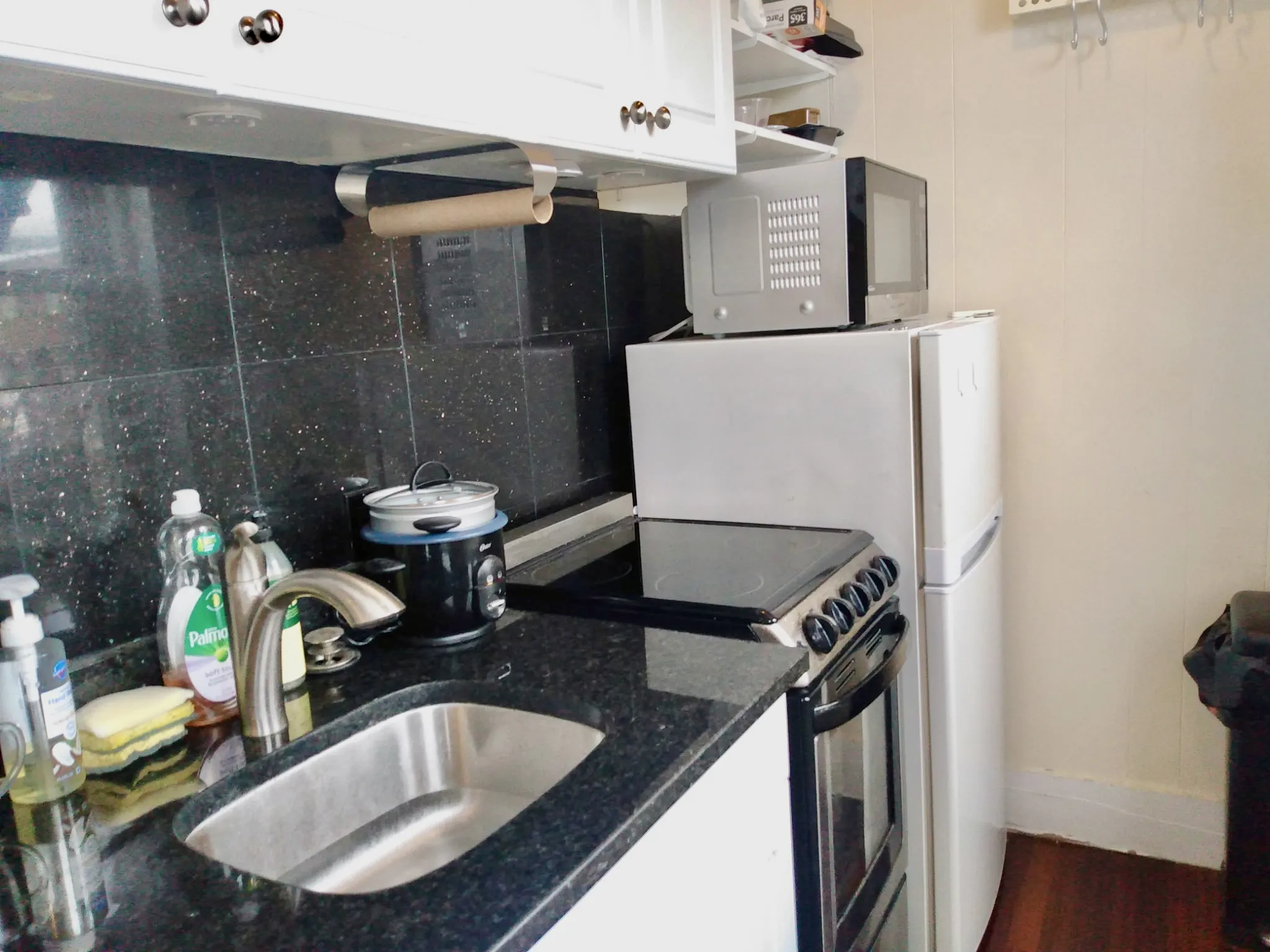Studio bed, 1 bath apartment for rent at 108 Myrtle St Unit 15, Beacon Hill — photo 9 of 16
