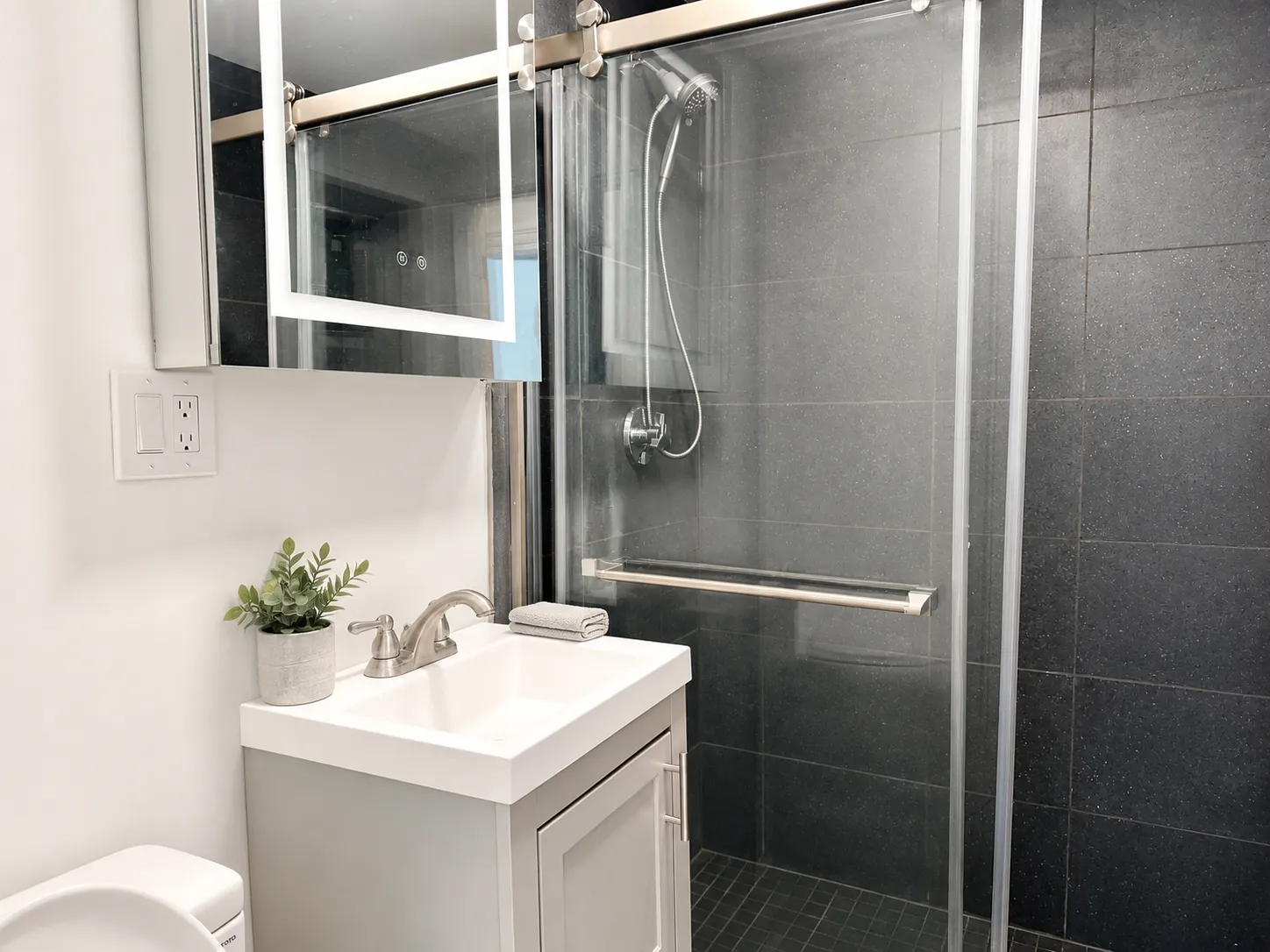 1 bed, 1 bath apartment for rent at 108 Myrtle St Unit 5, Beacon Hill — photo 3 of 8
