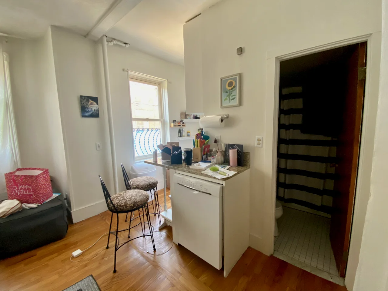 Studio bed, 1 bath apartment for rent at 108 Myrtle St Unit 6, Beacon Hill — photo 2 of 12