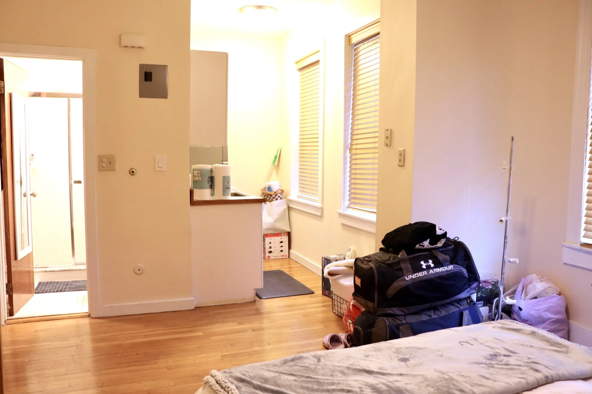 Studio bed, 1 bath apartment for rent at 108 Myrtle St Unit 7, Beacon Hill — photo 4 of 9