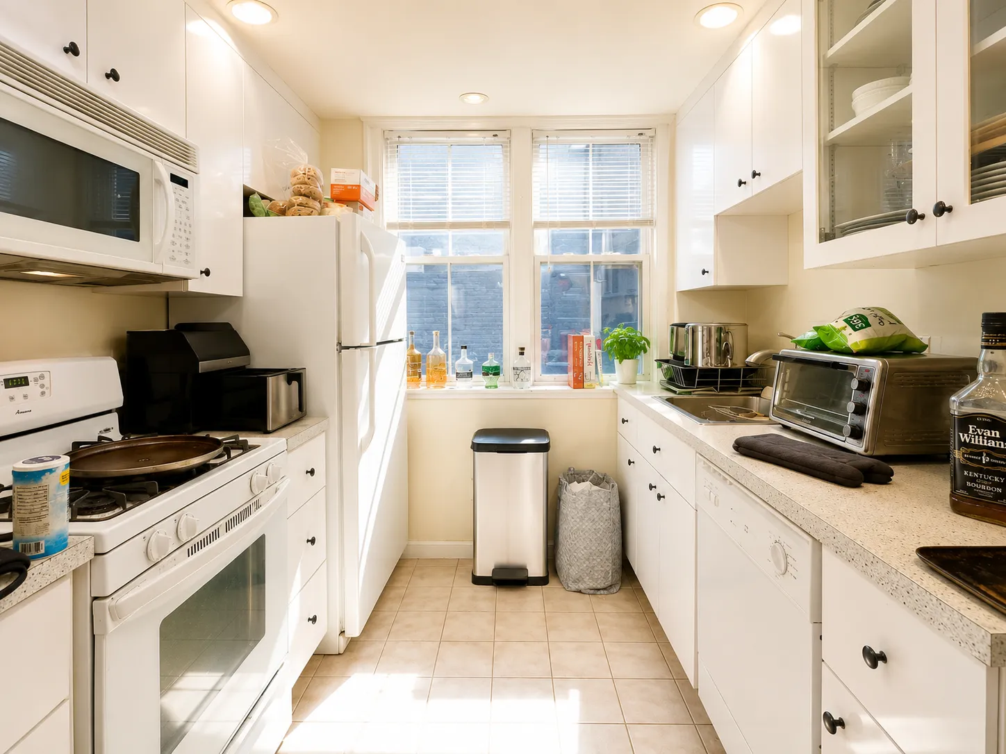 2 bed, 1 bath apartment for rent at 108 Myrtle St Unit A1, Beacon Hill — photo 4 of 13
