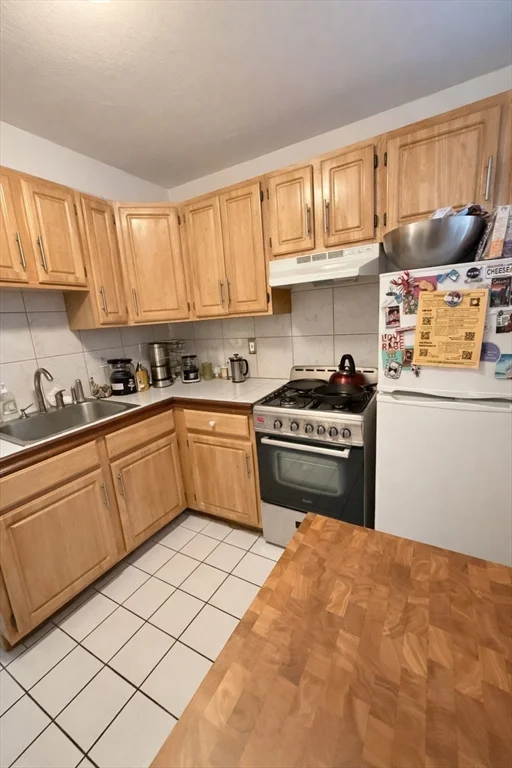 2 bed, 1 bath apartment for rent at 108 Perkins St , Unit 4, Jamaica Plain — photo 2 of 7