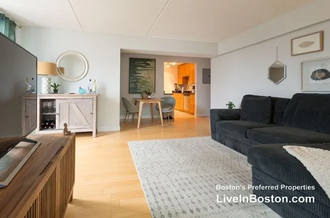 2 bed, 1.5 bath apartment for rent at 108 Peterborough St Unit Phn, Fenway — photo 3 of 17