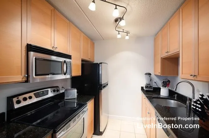 2 bed, 1.5 bath apartment for rent at 108 Peterborough St Unit Phn, Fenway — photo 5 of 17
