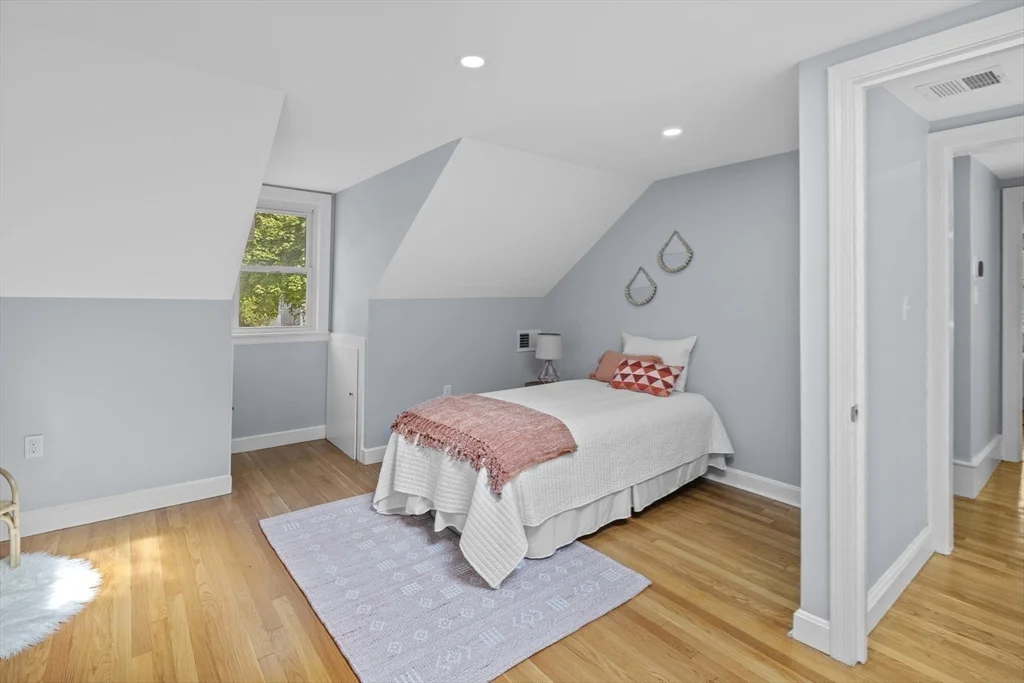5 bed, 3 bath apartment for rent at 108 Radcliffe Rd, Belmont — photo 24 of 31