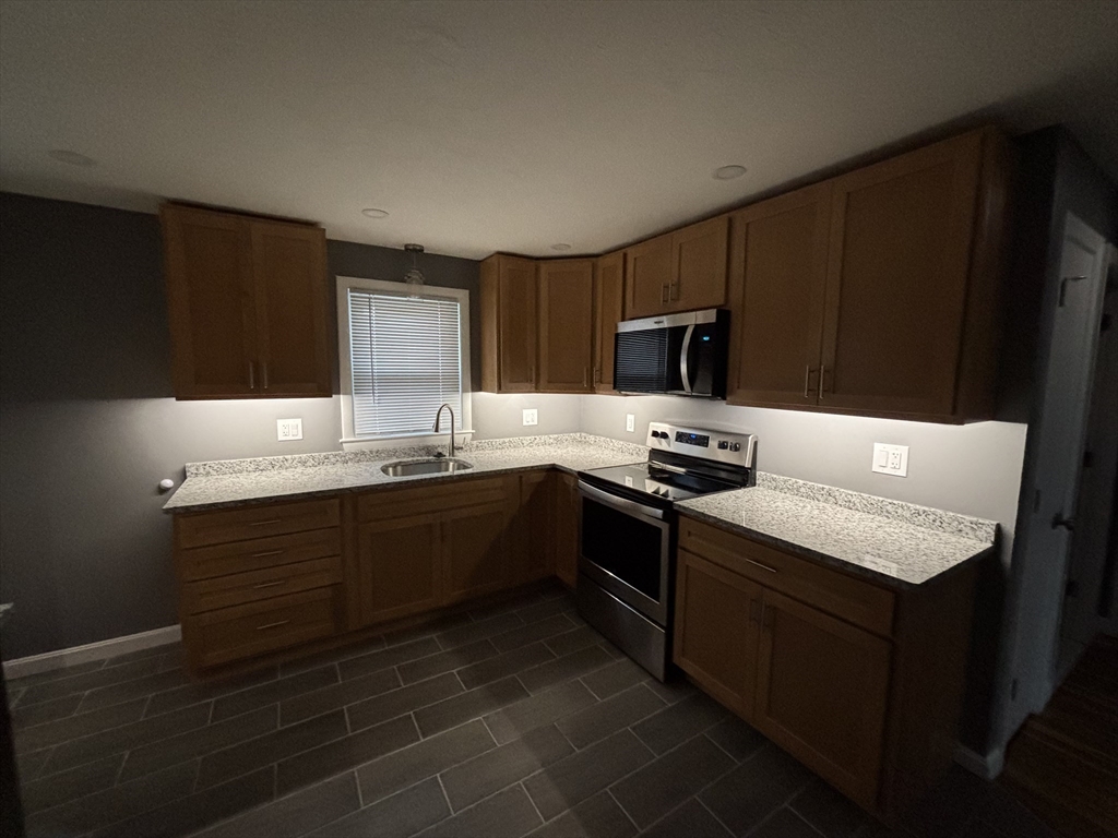 2 bed, 1 bath apartment for rent at 108 Reed St Unit R, Randolph — photo 5 of 21