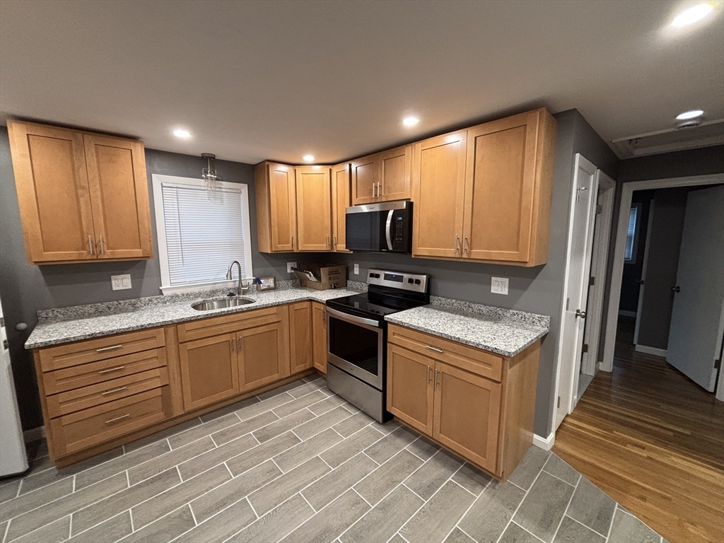 2 bed, 1 bath apartment for rent at 108 Reed St Unit R, Randolph — photo 4 of 21