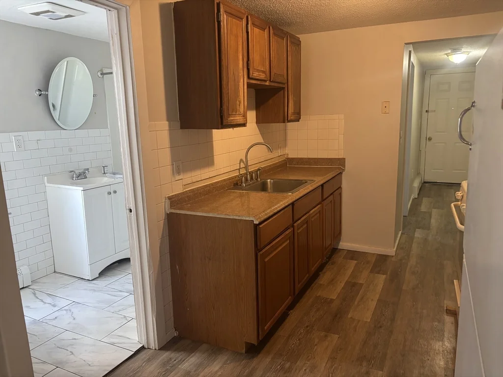 2 bed, 1 bath apartment for rent at 108 S Common St Unit 2L, Lynn — photo 3 of 18