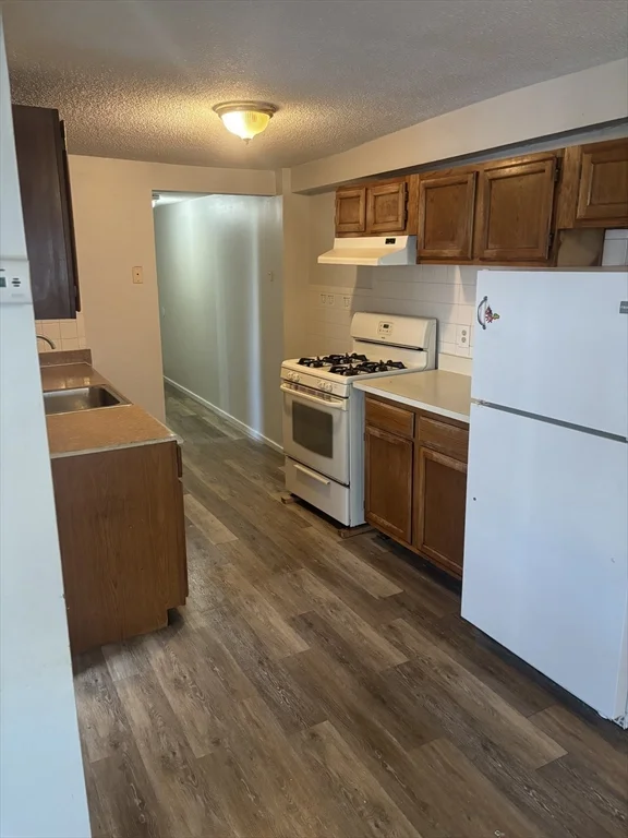 2 bed, 1 bath apartment for rent at 108 S Common St Unit 2L, Lynn — photo 2 of 18
