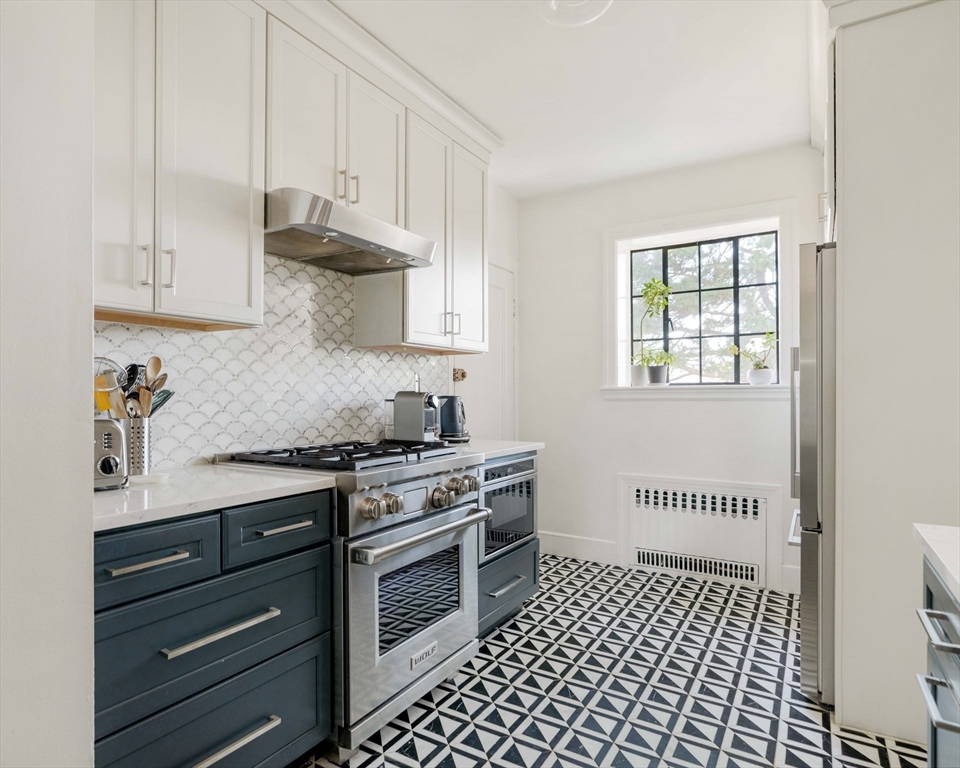 2 bed, 1 bath apartment for rent at 108 Sewall Ave Unit 6, Coolidge Corner — photo 6 of 18