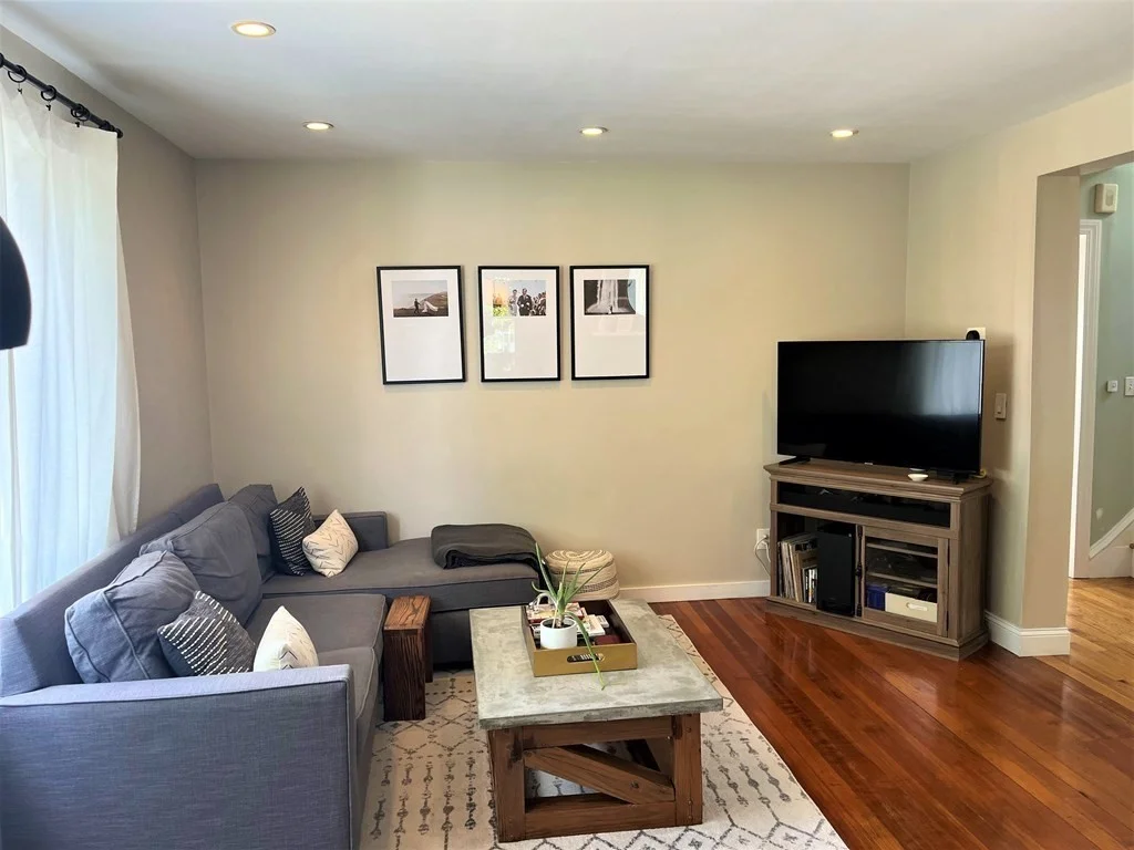 3 bed, 2 bath apartment for rent at 108 Sharon Rd, Quincy — photo 3 of 28