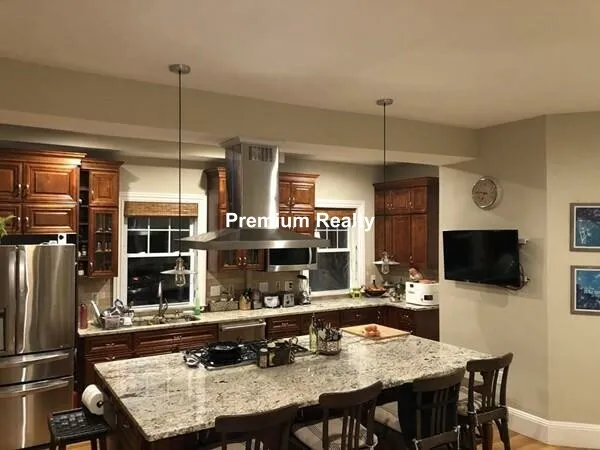 4 bed, 2 bath apartment for rent at 108 Walnut St Unit 108, Nonantum — photo 1 of 8