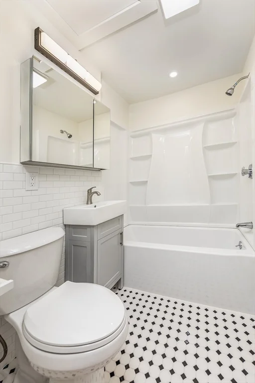 2 bed, 1 bath apartment for rent at 108 Washington St Unit 2, Old Town — photo 3 of 23