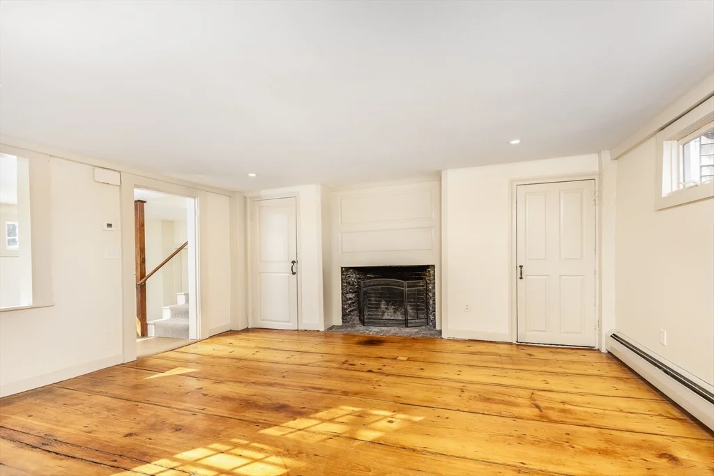 2 bed, 1 bath apartment for rent at 108 Washington St Unit 2, Old Town — photo 2 of 23