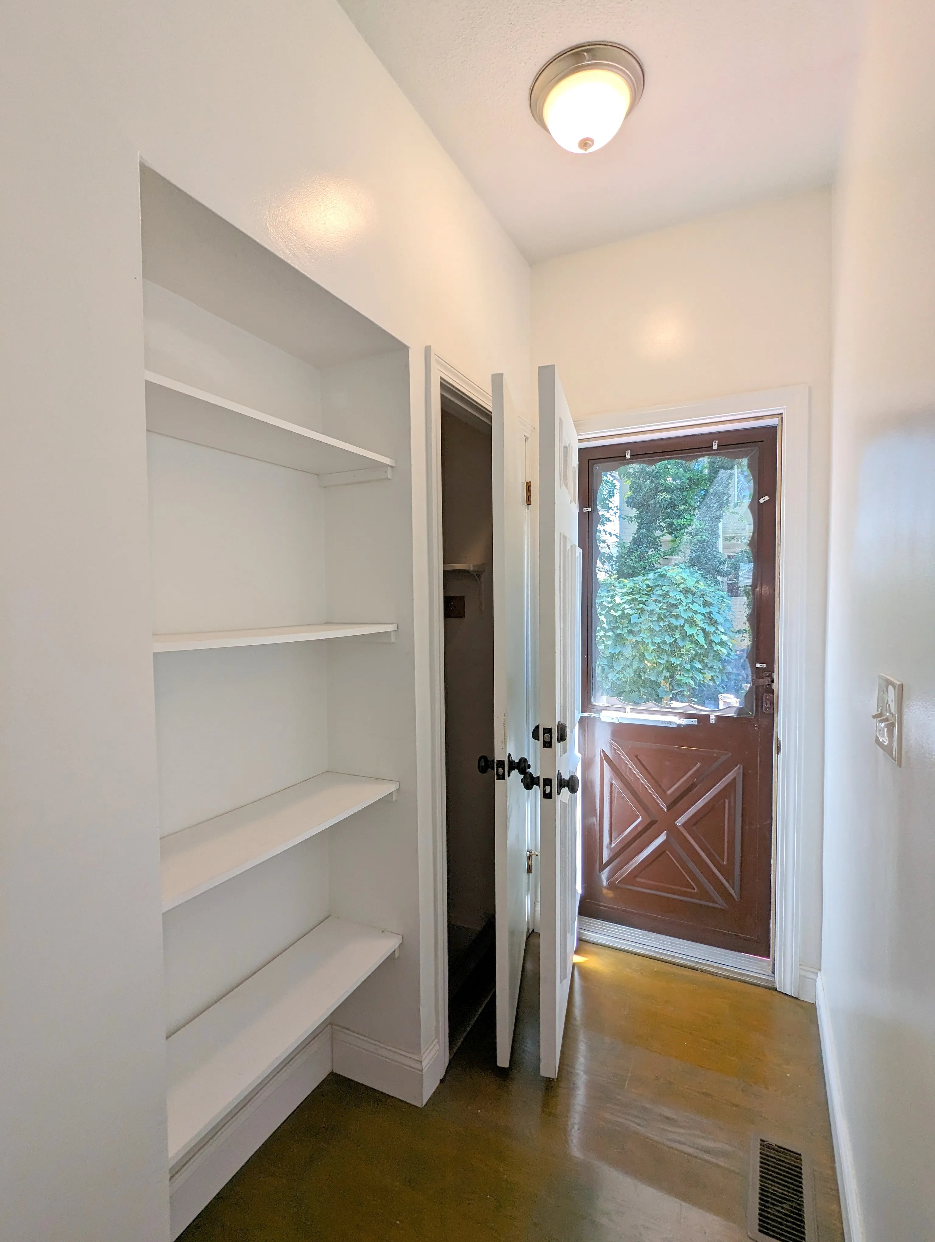 3.5 bed, 1 bath apartment for rent at 108 West Quincy St Unit 108, Teele Square — photo 7 of 27