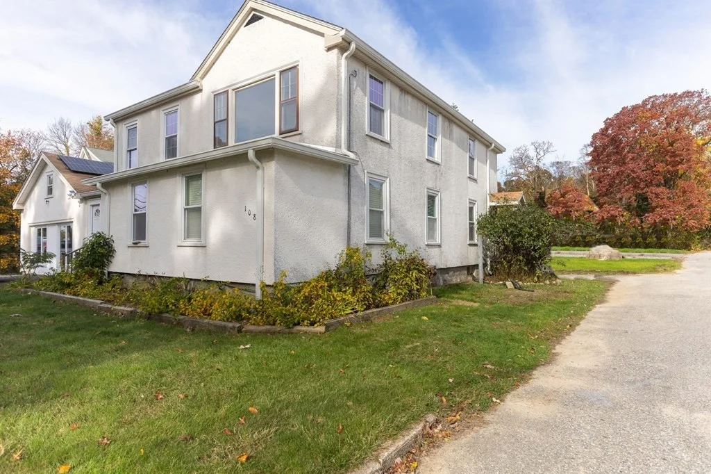 2 bed, 1 bath apartment for rent at 108 Wilmarth Unit 2, Attleboro — photo 2 of 17