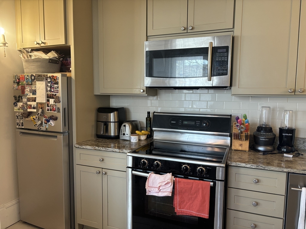 2 bed, 1 bath apartment for rent at 1080 Beacon St Unit 3A, Brookline — photo 4 of 9