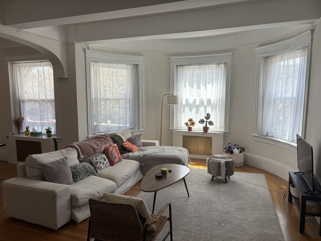 2 bed, 1 bath apartment for rent at 1080 Beacon St Unit 3A, Brookline